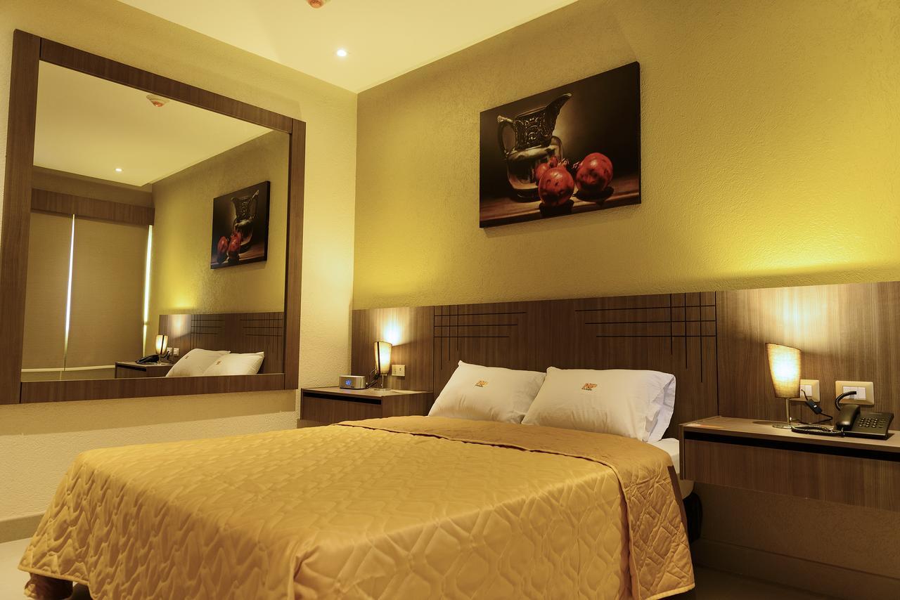 Np Hotel Y Suites Гуаякуил Екстериор снимка