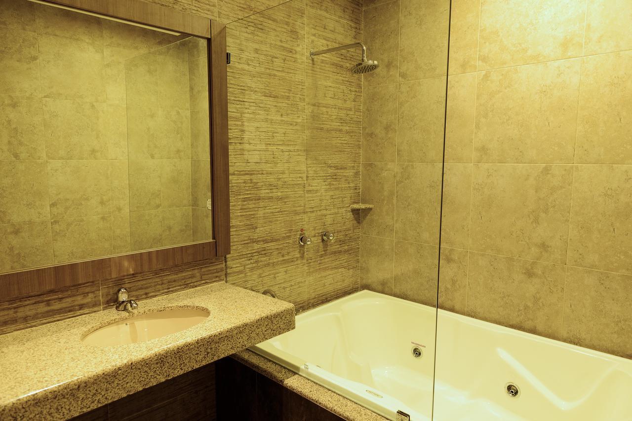 Np Hotel Y Suites Гуаякуил Екстериор снимка